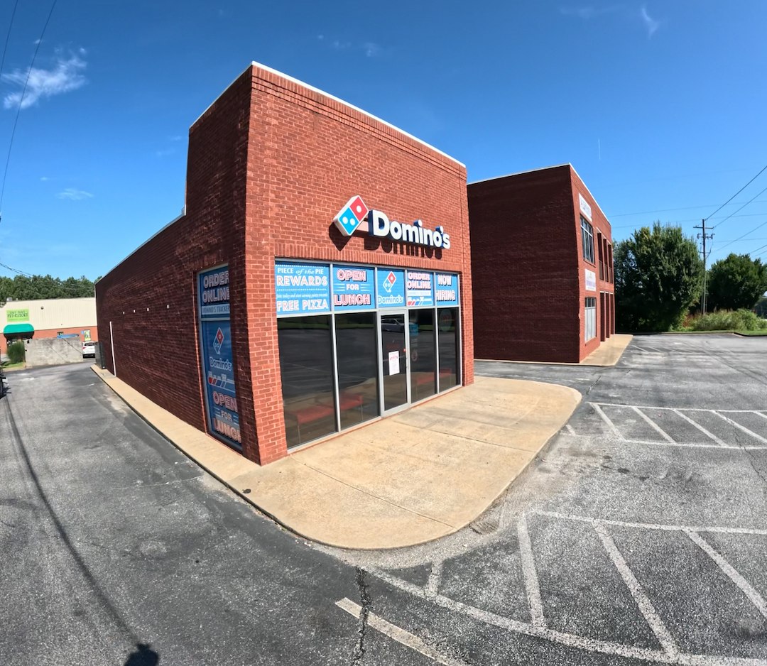 Commercial Gutter Cleaning in Cumming GA for Domino’s Pizza Location Thumbnail
