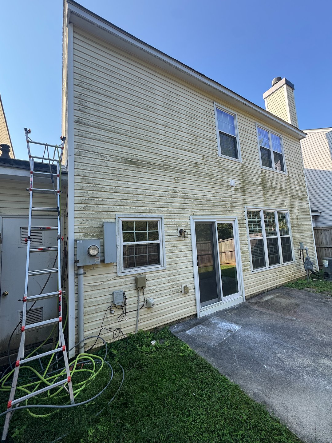 Professional House Washing in Cumming GA – Heavy Algae Buildup Removed